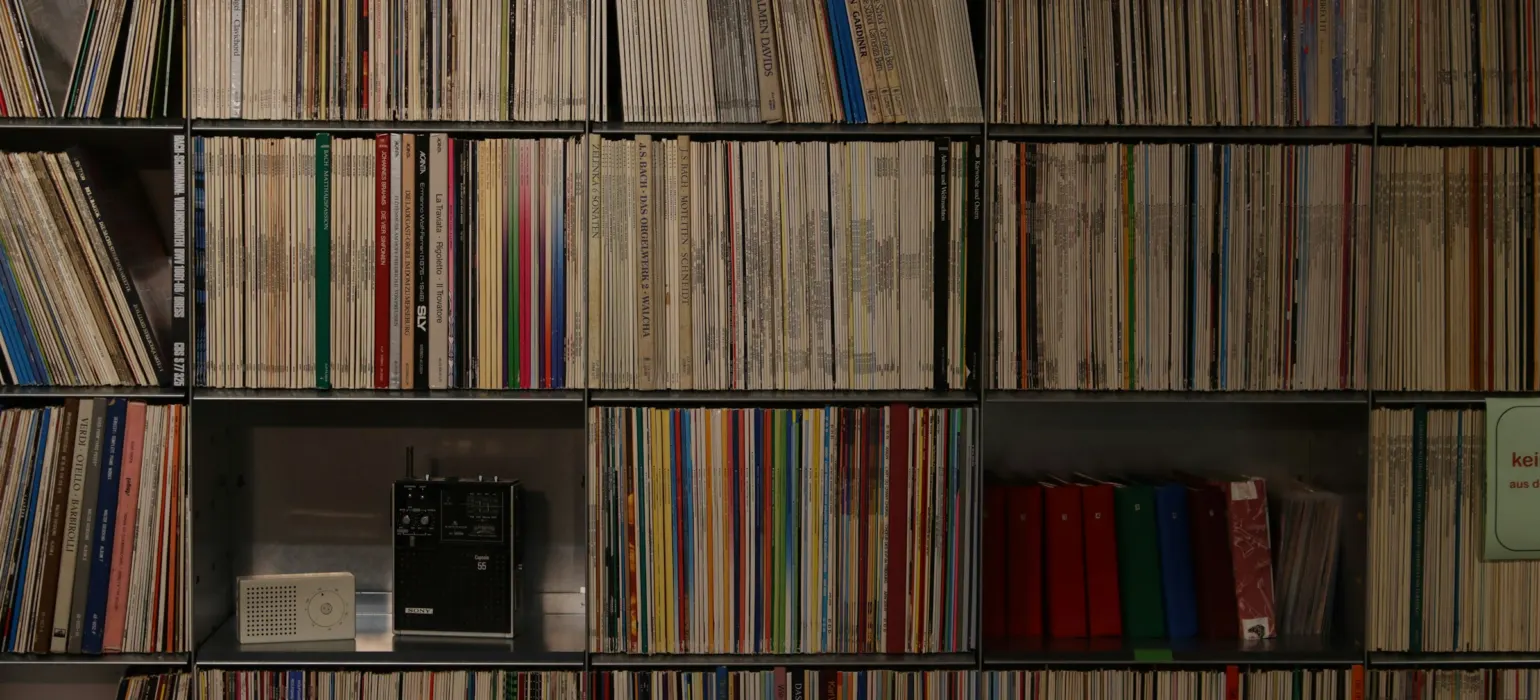 A book shelf filled with lots of books