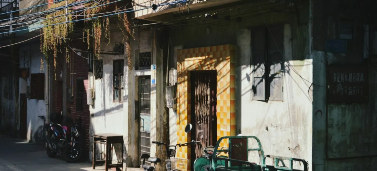 A motorcycle is parked in front of a building